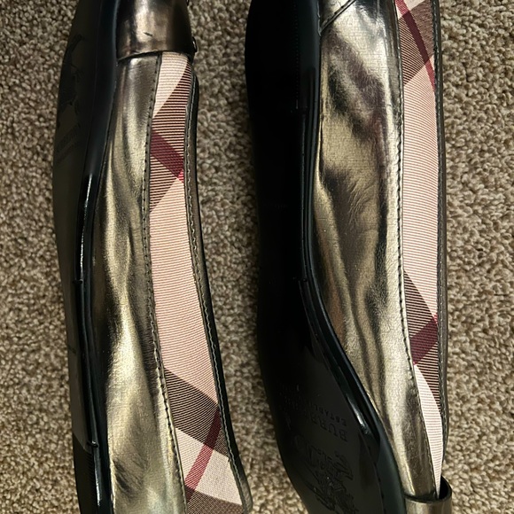 BURBERRY A+ CONDITION—Burberry flats. Rubber sole, THE neutral for every season! - Picture 6 of 7